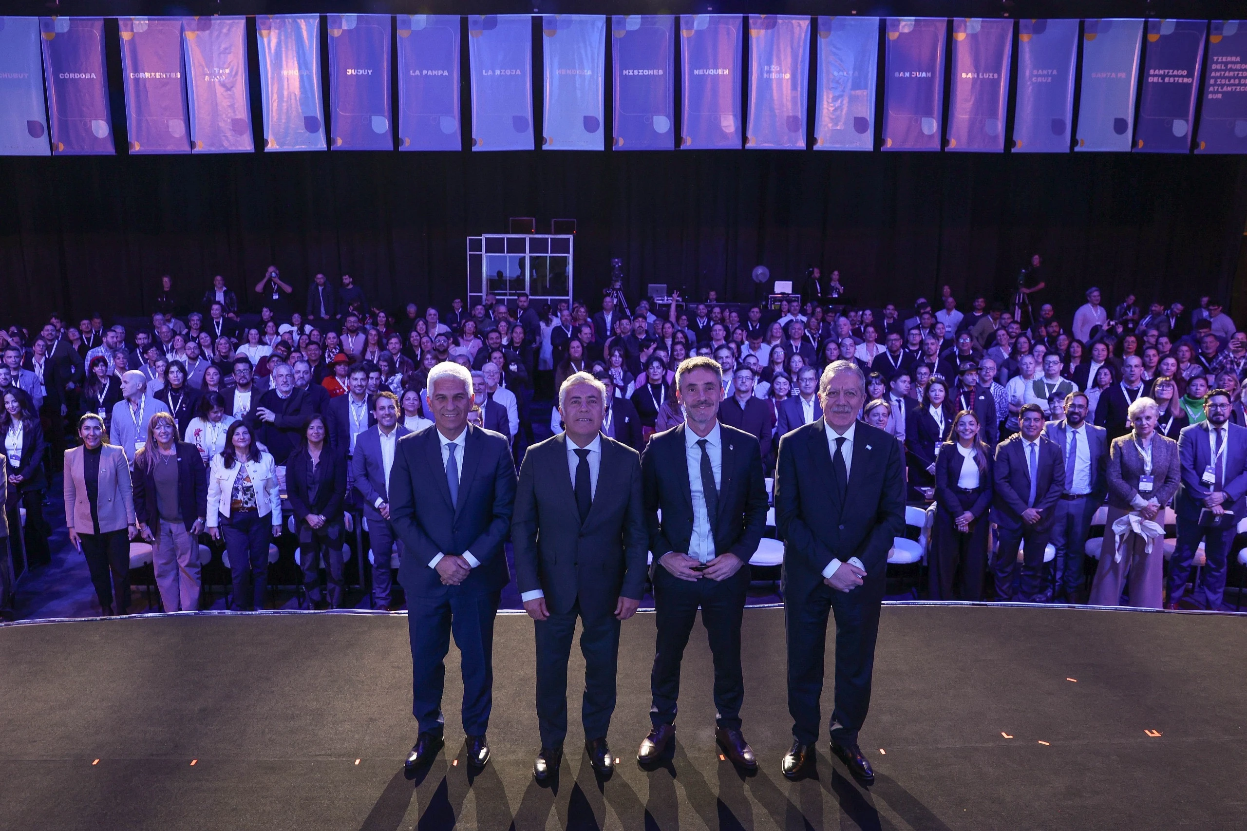 Claudio Poggi, gobernador de San Luis; Alfredo Cornejo, gobernador de Mendoza, Ignacio Lamothe, titular del CFI, y Elías Suárez, gobernador de Santiago del Estero. 