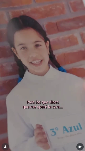 Al mostrar una fotografía de su infancia en primer plano, la cantante lanzó un comentario breve pero elocuente.