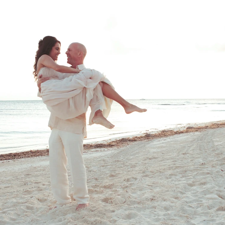 Emma Heming Willis cumple 50 años en medio de la enfermedad de Bruce Willis.