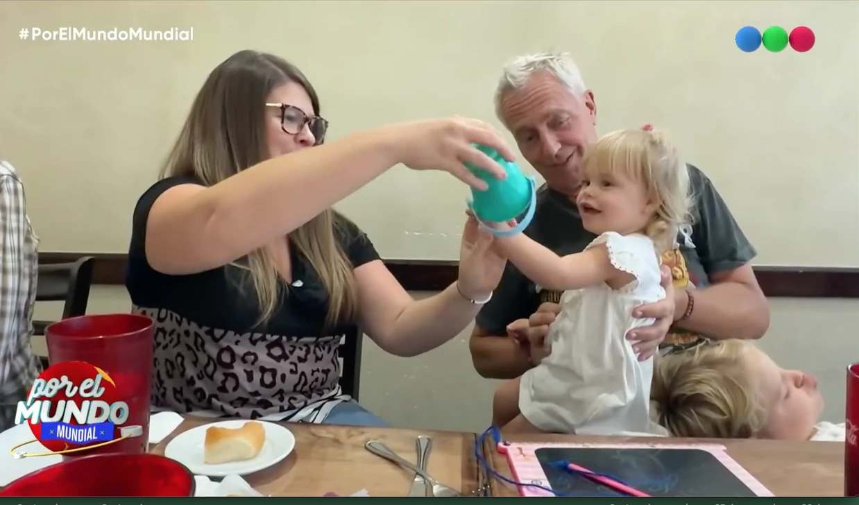 El encuentro de Milenka con Kasandra, la mujer que la llevó en su panza. 