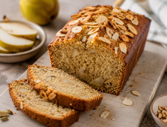 Budín de pera y cardamomo: una receta húmeda, aromática y perfecta para acompañar el café