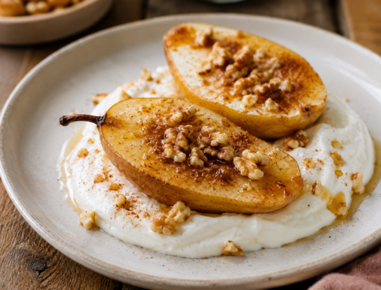 Cómo hacer peras asadas con yogur y nueces: una receta saludable y deliciosa