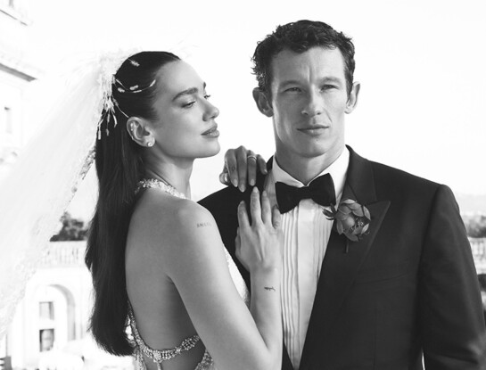 Dua Lipa se casó con un vestido de novia Chanel de Alta Costura: 480 mil cuentas, plumas y una cola de dos metros