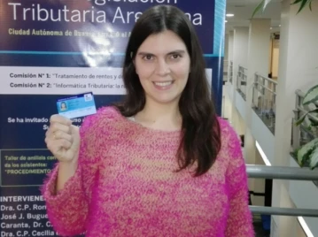 Dejó una vida estable en Argentina para empezar de nuevo en Estados Unidos: la historia de Romina Oviedo