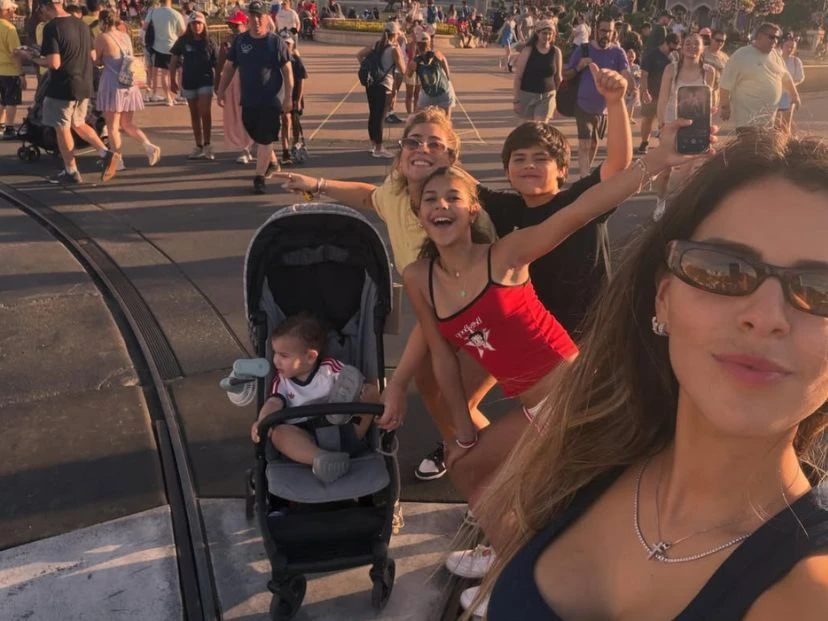 La escapada de Camila Galante y sus hijos a Disney a horas de que Argentina debute en el Mundial
