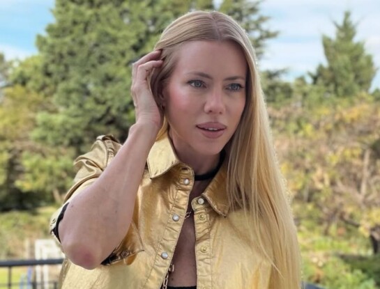 Nicole Neumann apostó por un look mundialista con guiño fashionista a la Selección Argentina