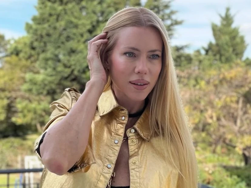 Nicole Neumann apostó por un look mundialista con guiño fashionista a la Selección Argentina
