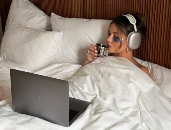 Qué es el bed rotting: la tendencia de quedarse en la cama que genera debate en redes