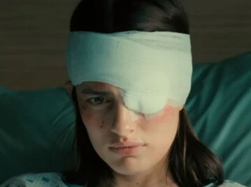 "La asesina", la nueva versión del clásico de John Woo, es furor en Netflix. De qué trata la película de acción que está entre las más vistas.