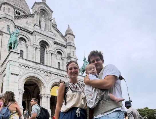 "Días mágicos": el viaje a París de Caro Amoroso, Guido Covini y su hijo Vicente