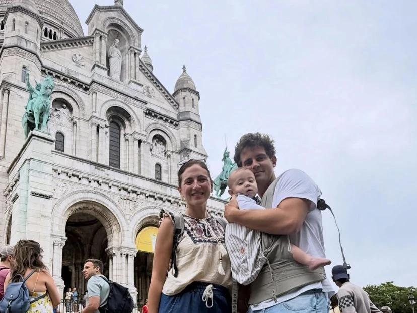 "Días mágicos": el viaje a París de Caro Amoroso, Guido Covini y su hijo Vicente