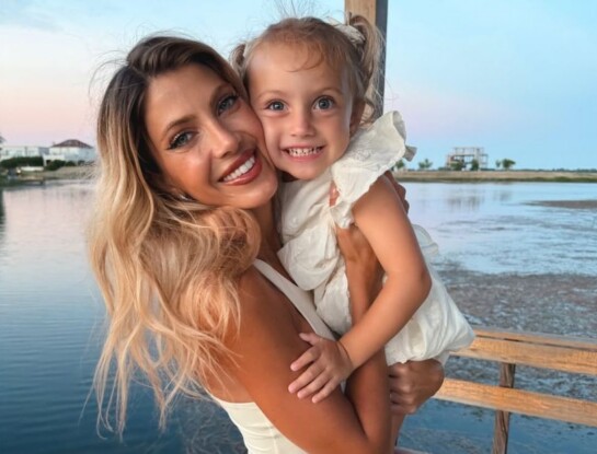 Vita, la hija de Cande Ruggeri, enamoró con un mini look ideal para un día de frío