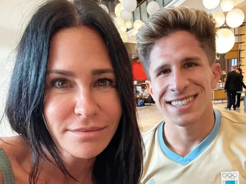 "Los sueños se cumplen": el emotivo mensaje de Caro Baldini tras el debut de Giuliano Simeone en el Mundial