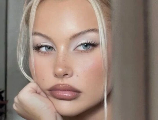 Brown lips, piel mate y delineado: así es el maquillaje de los 90 que volvió a ser tendencia
