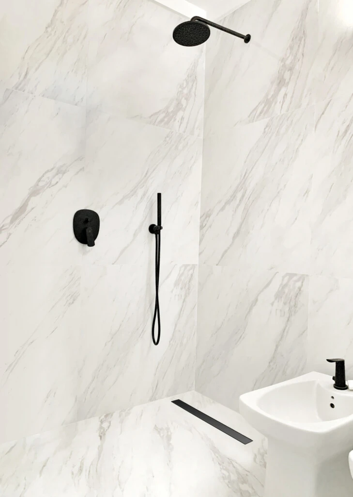 Atrim desarrolla solucionas que combinan funcionalidad y diseño para espacios como el baño.