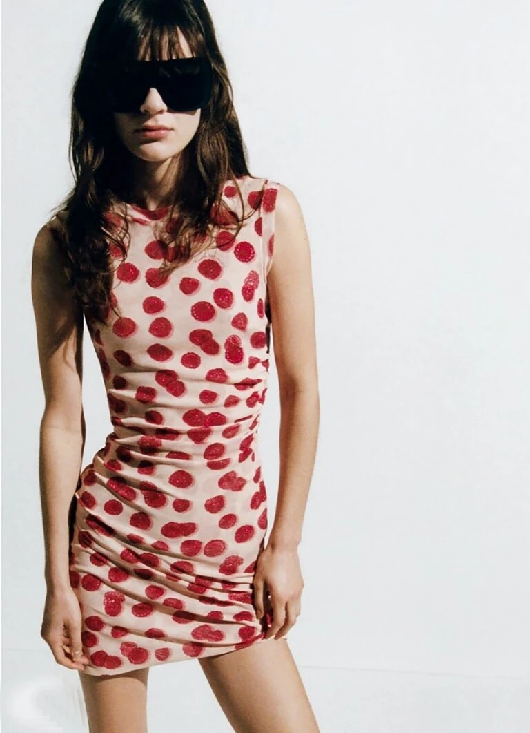 Stella McCartney lanzó su colección "Summer of Love 2026".