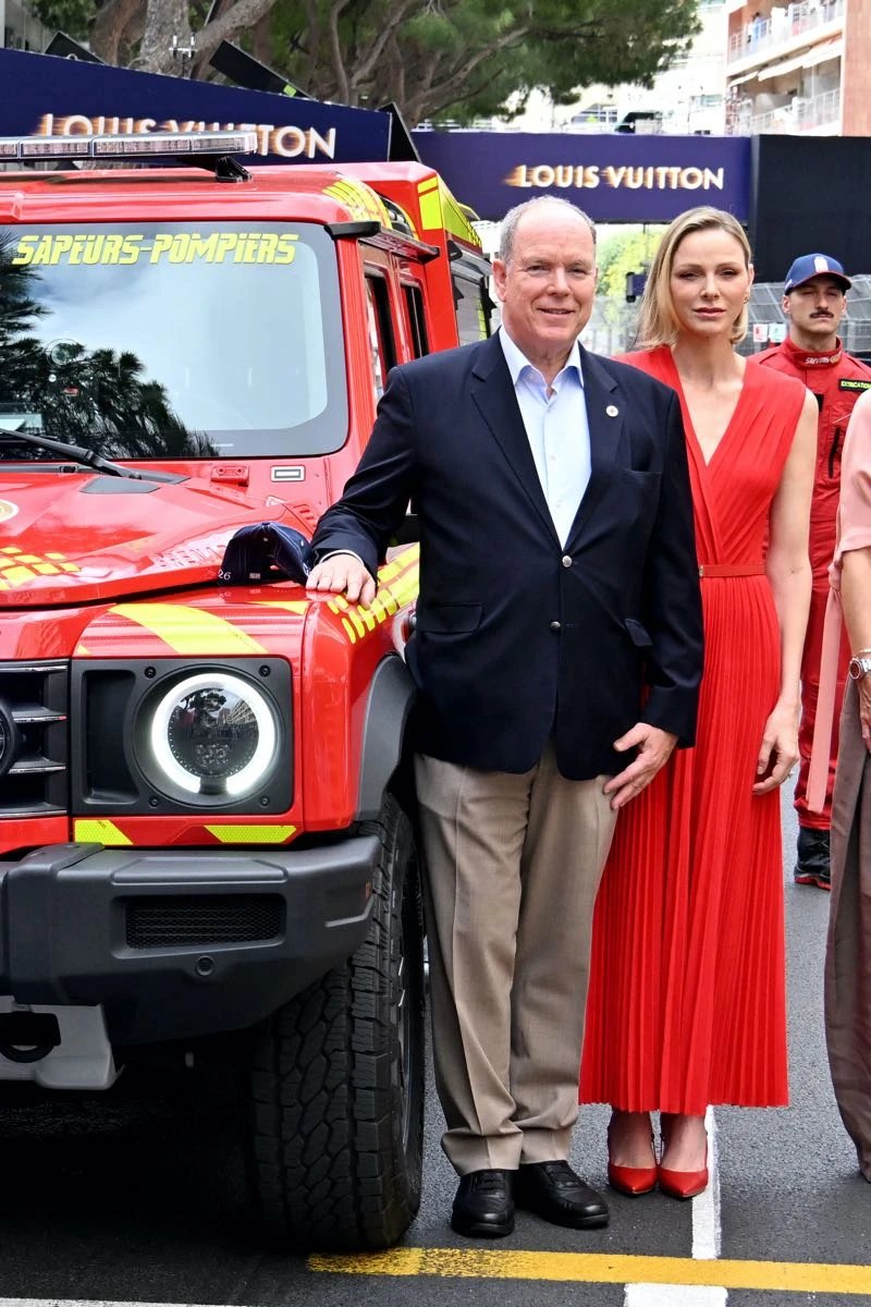La princesa Charlène de Monaco apostó a un look total red. 