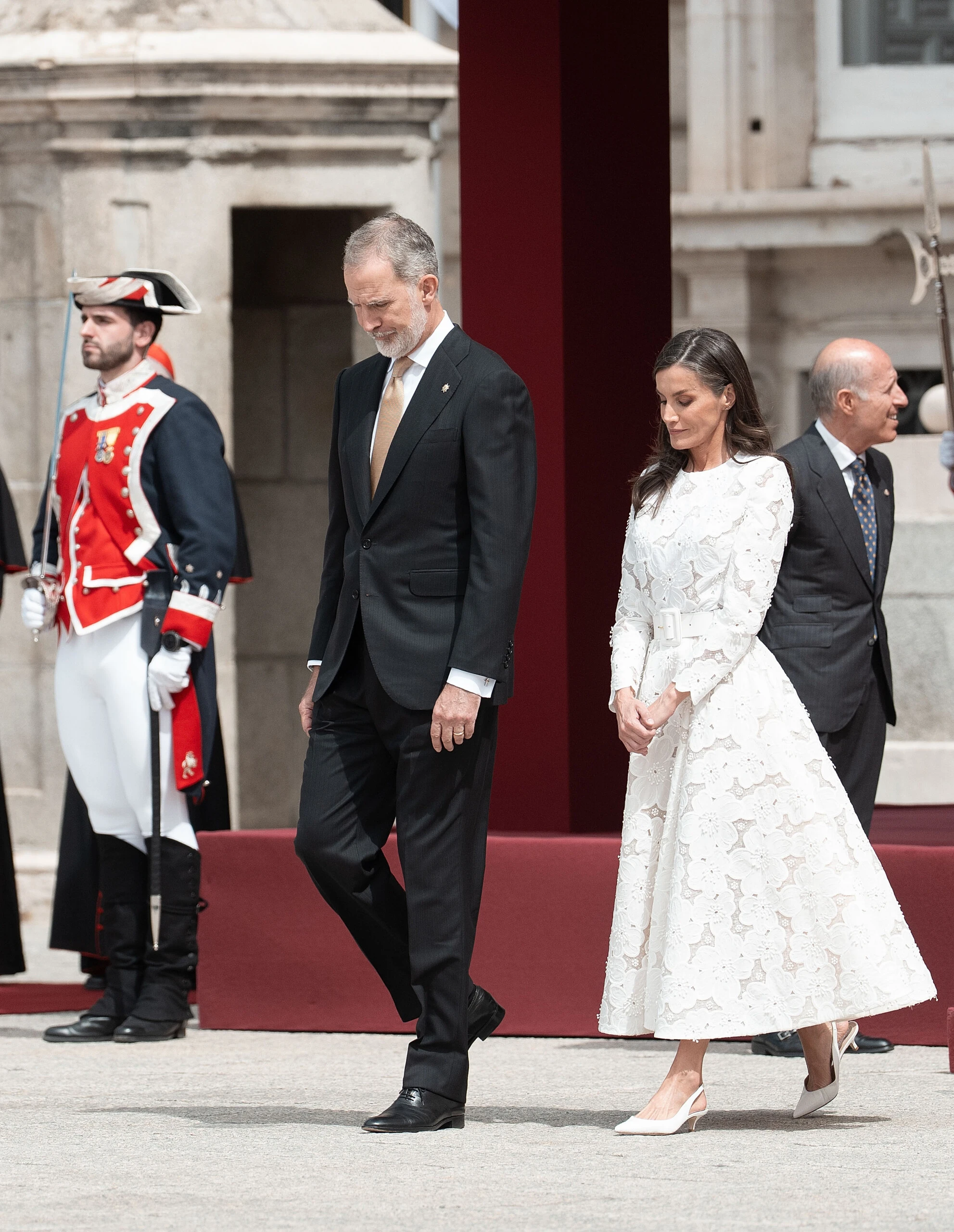 La royal llevó un vestido blanco de guipur de una firma española. Fotonoticias. 