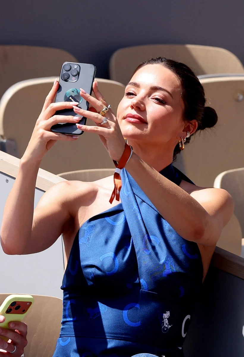 Vidriera: de Lilly Collins a Olivia Wilde, los looks de los famosos en Roland Garros y el GP de Mónaco