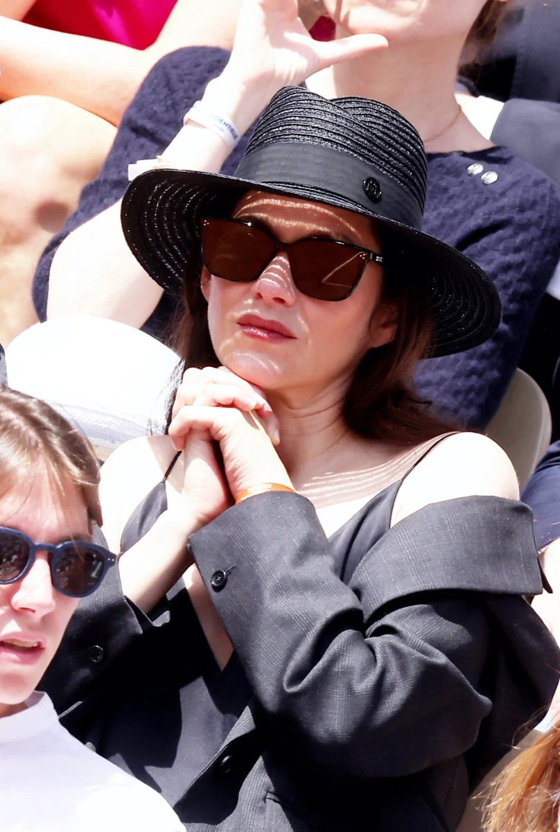Vidriera: de Lilly Collins a Olivia Wilde, los looks de los famosos en Roland Garros y el GP de Mónaco