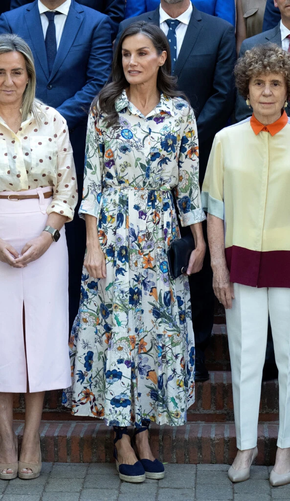El look veraniego de la reina Letizia en Madrid.