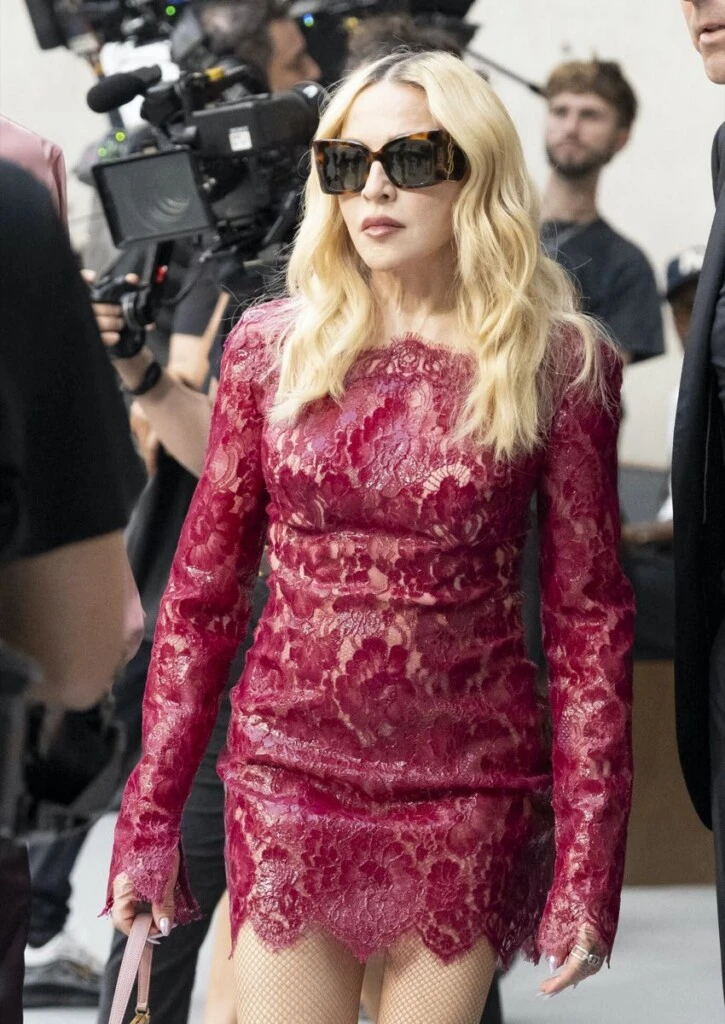 El audaz look de Madonna en París.