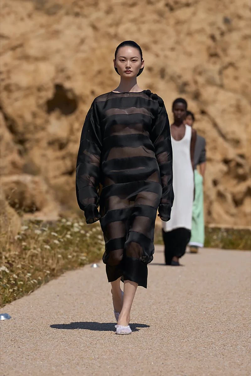 Desfile Jacquemus Resort 2027.