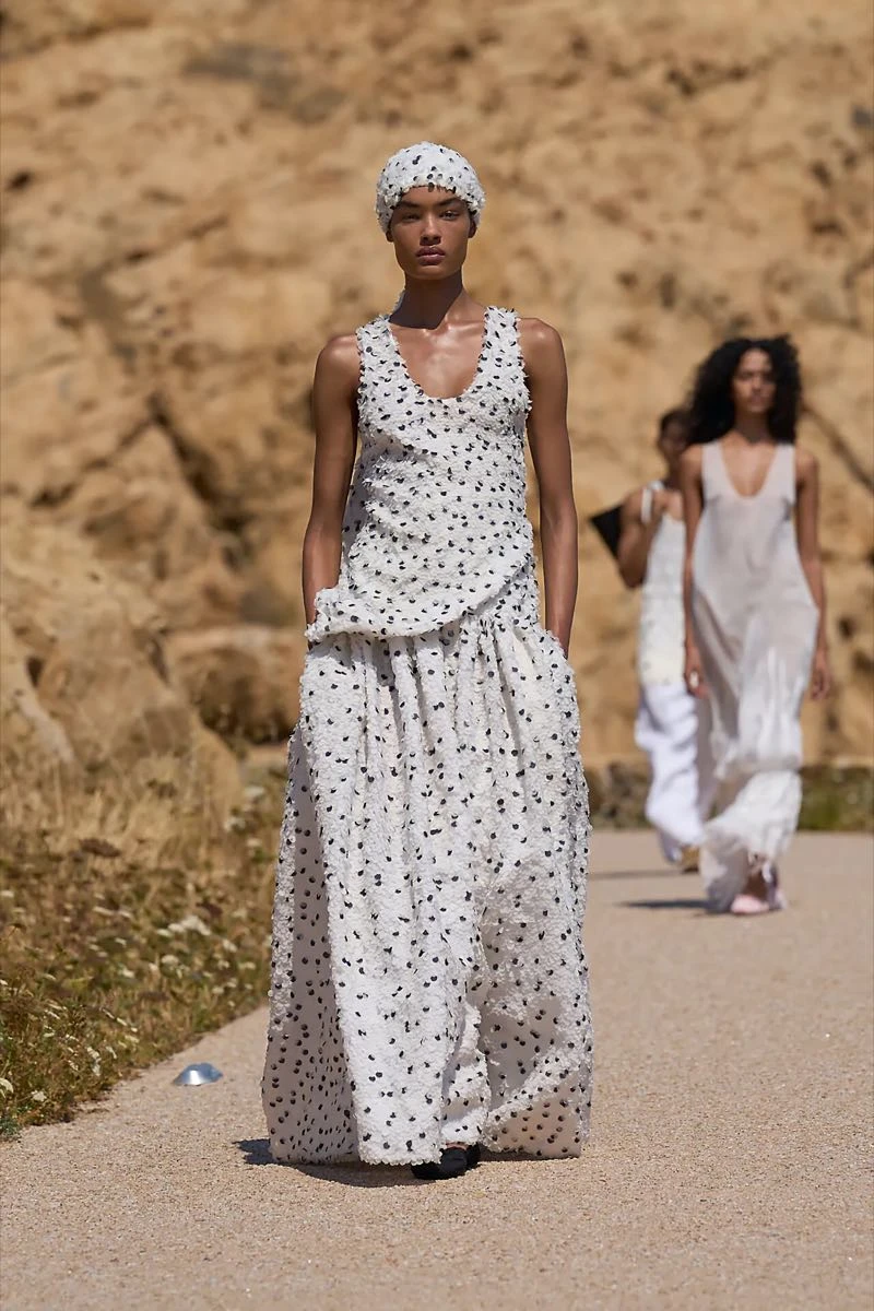 Desfile Jacquemus Resort 2027.