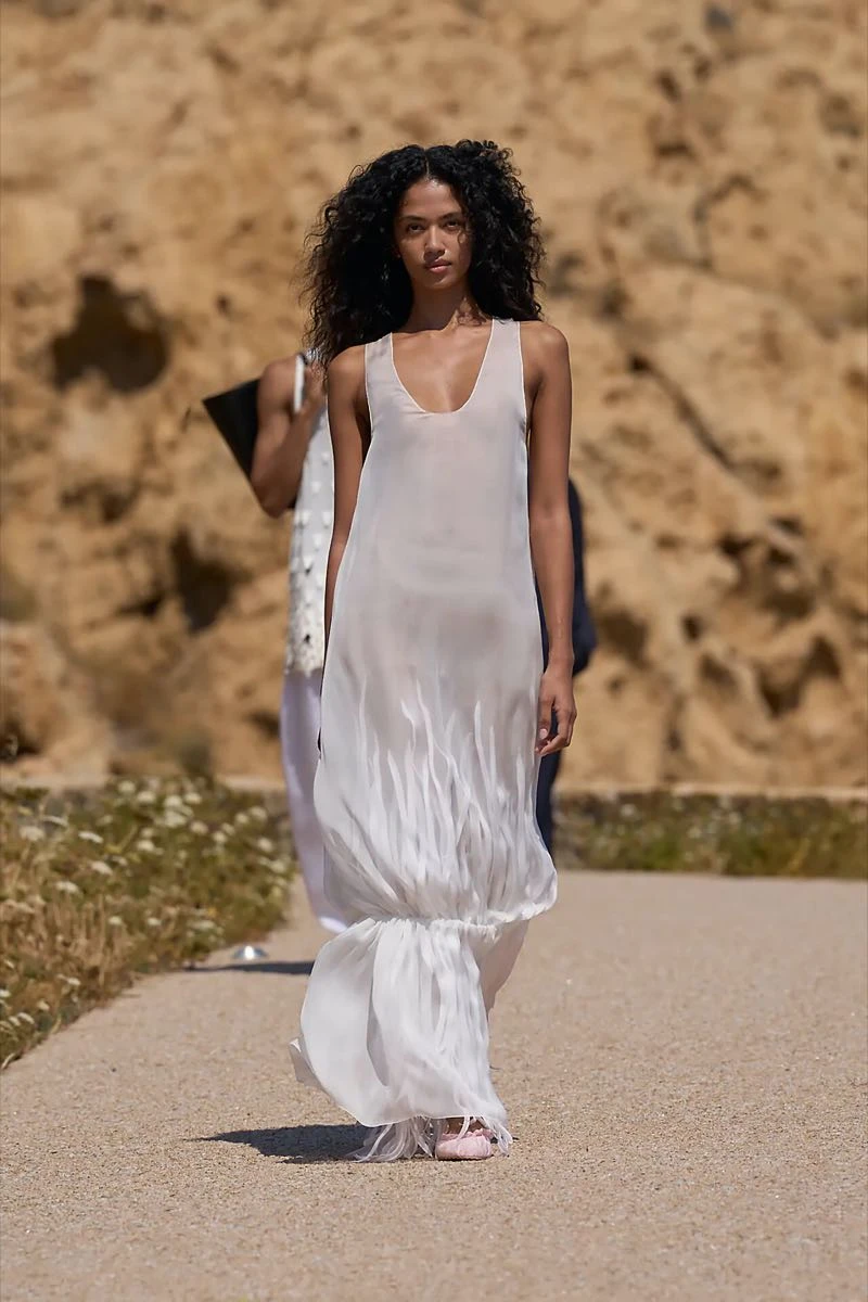 Desfile Jacquemus Resort 2027.