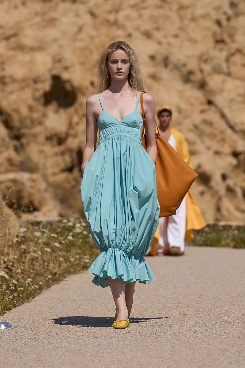 Desfile Jacquemus Resort 2027.