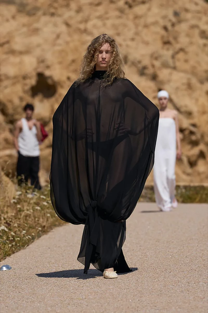 Desfile Jacquemus Resort 2027.
