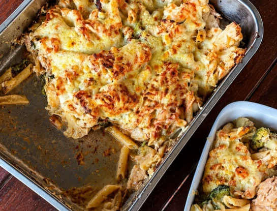 Gratin de pollo, pasta, brócoli y coliflor: la receta de Pedro Lambertini para una cena express y nutritiva