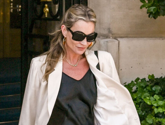 Kate Moss impone el "Dirkin": la rarísima Birkin de jean que ya compite por ser la cartera del verano