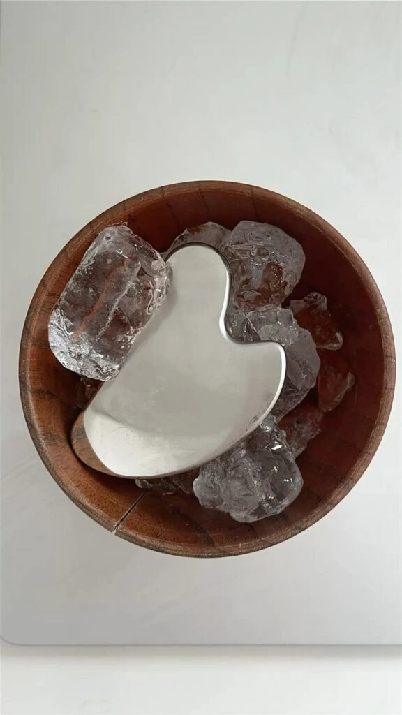 Face icing la tendencia antiage con frío que ayuda a descongestionar la piel DESTACADA