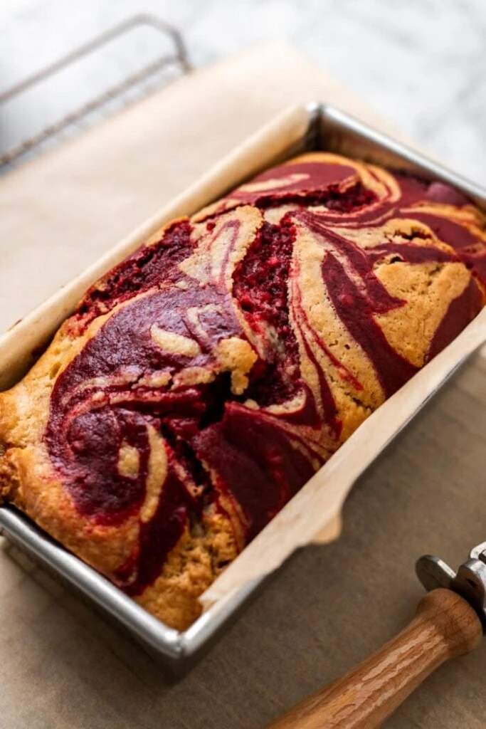 Budín de limón y frutos rojos. Foto: Pinterest