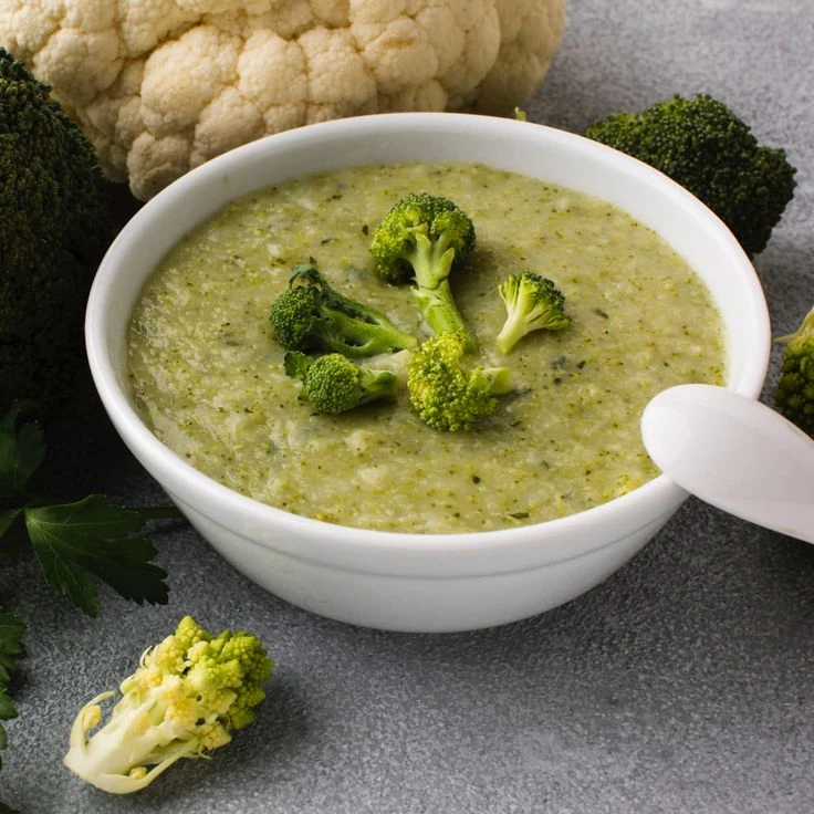 Sopa de brócoli y pollo. Foto: Pinterest