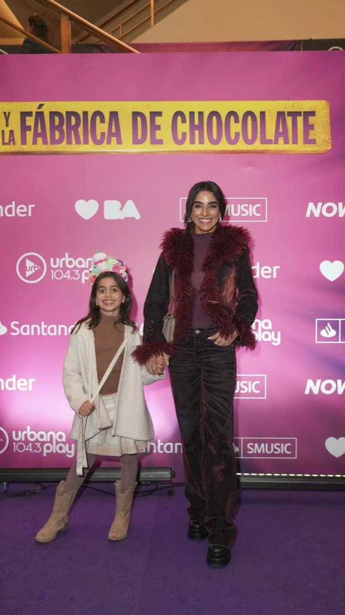 Gabriela Sari y su hija. 