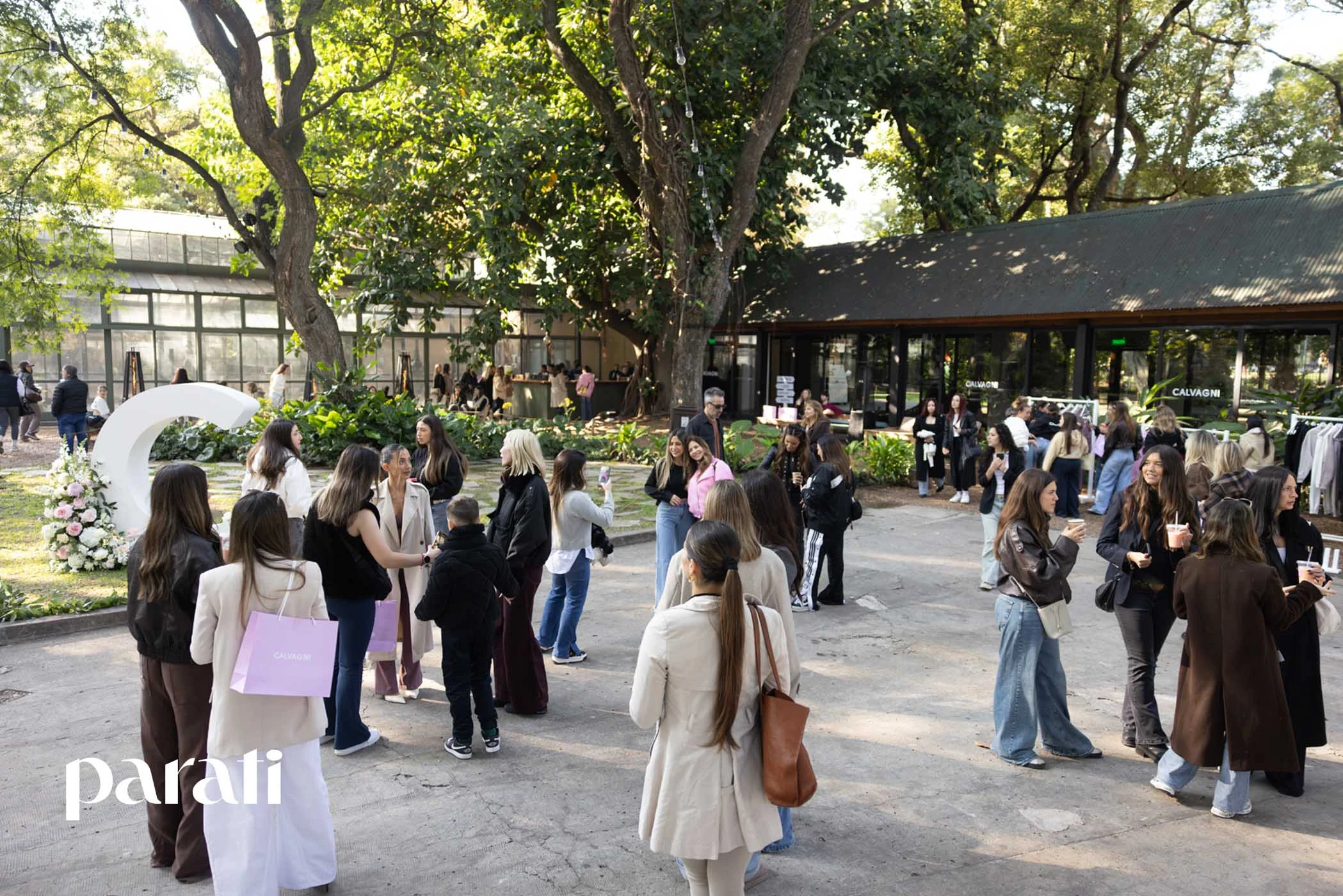 Caro Calvagni reunió moda, bienestar y comunidad en una tarde soñada en los Bosques de Palermo