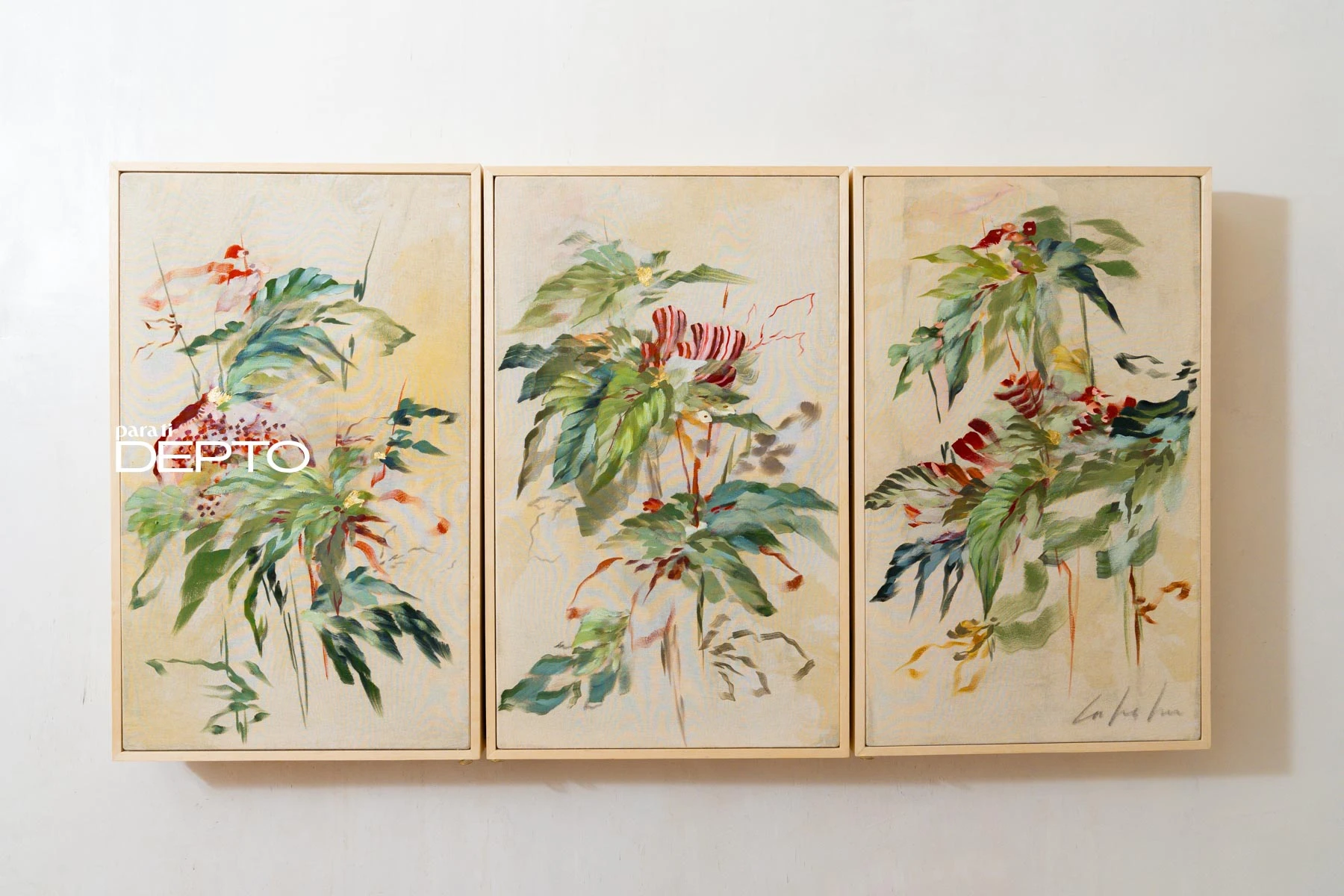 Para muestra, vale el tríptico textil con motivos florales que, al movilizar los paneles, revela un smart TV 