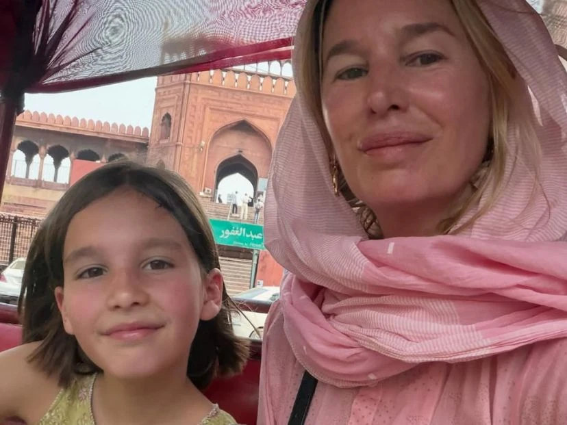 Los looks de Dolores Barreiro y su hija Indra en la India