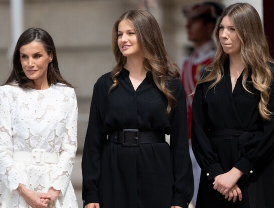 La reina Letizia impactó con un look de inspiración nupcial