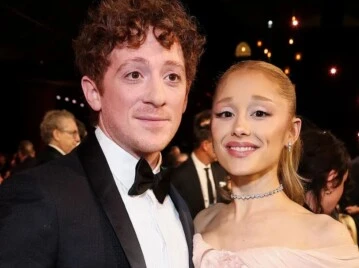 Ethan Slater y Ariana Grande separados