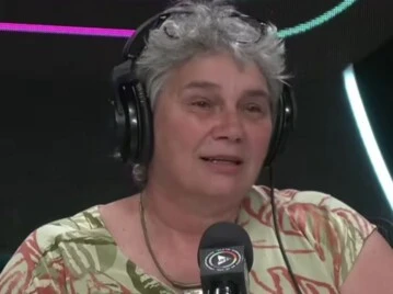 La emoción de la madre de Gaspi en el homenaje a su hijo