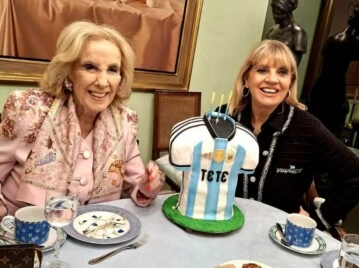 Así celebró Teté Coustarot su cumpleaños: té con Mirtha Legrand y torta temática