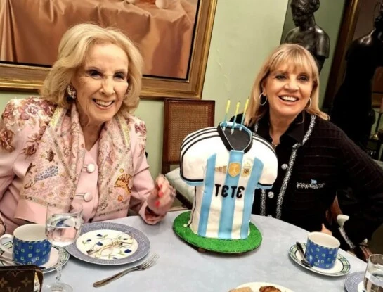 Así celebró Teté Coustarot su cumpleaños: té con Mirtha Legrand y torta temática