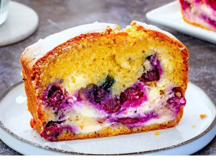 Budín de frutos rojos y queso crema
