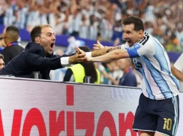 Quién es Joaquín Bruno, el periodista que protagonizó una emotiva foto con Leo Messi