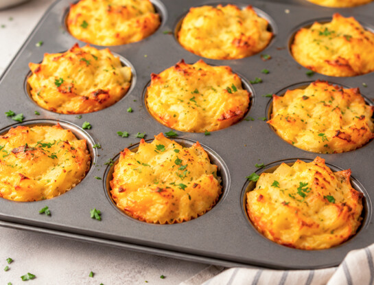 Tortilla de papas al horno en molde de muffins: la receta viral, fácil y perfecta para la cena