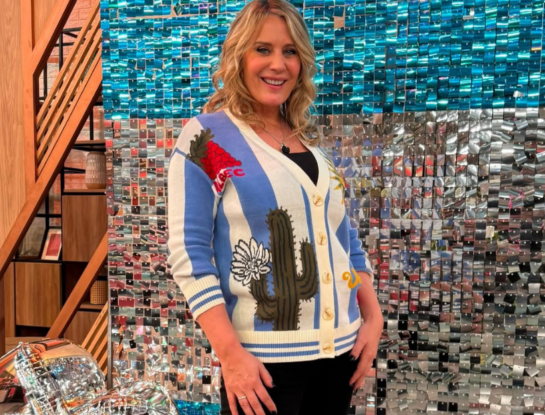 Con cardigan tejido y colores nacionales: el outfit de Rocío Marengo para la apertura del Mundial
