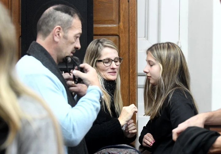 Nahir junto a sus padres